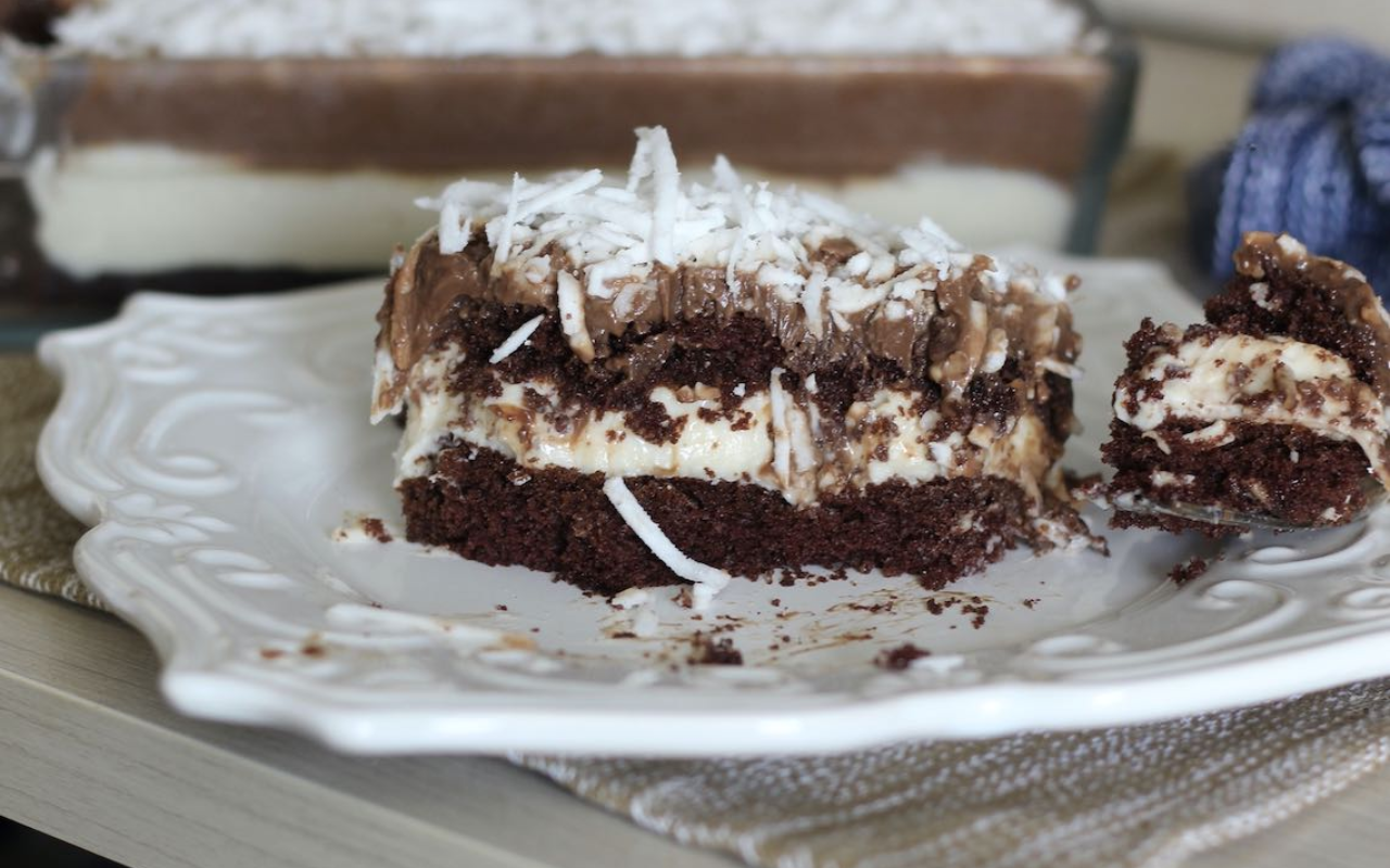 Bolo Belga de Prestígio Gelado: O Melhor Bolo de Coco da Vida!