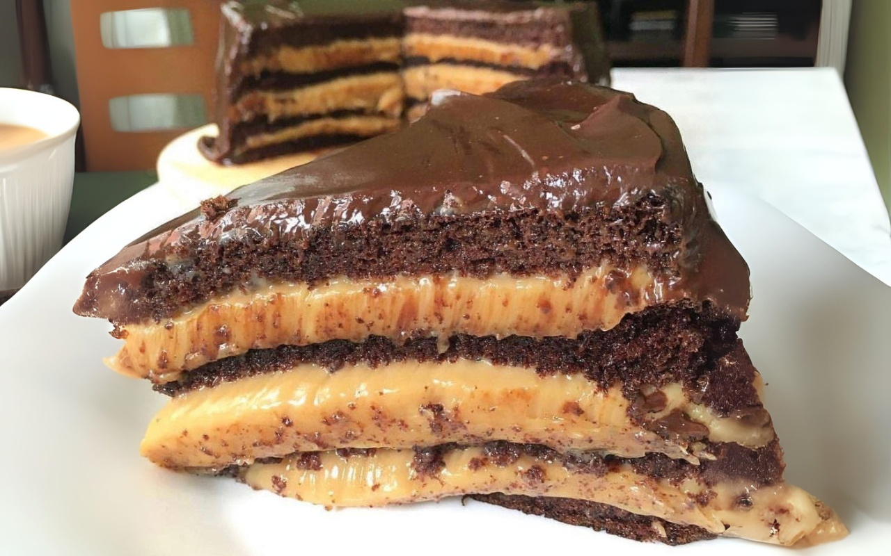Bolo de Chocolate com Doce de Leite: a tentação que vai derreter no seu paladar, aprenda agora mesmo!