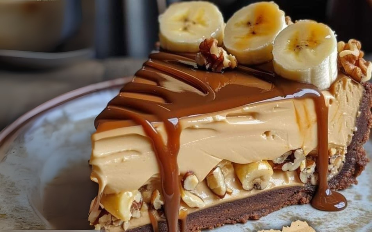 Cheesecake de Banana com Caramelo e Amendoim – A Sobremesa que Derrete na Boca!