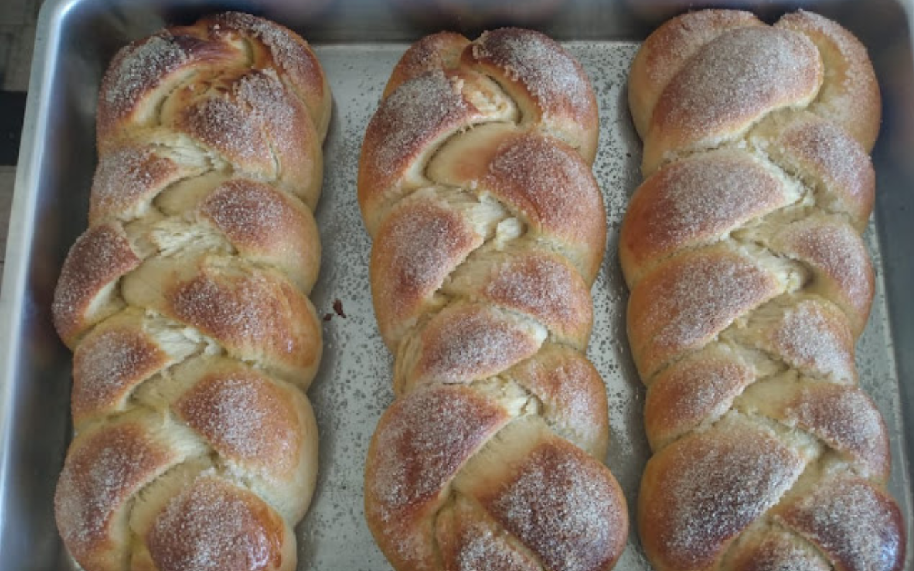 Rosca Trançada Caipira com Doce de Leite: Tão Fofinha e Doce que a Família Vai Amar Cada Mordida!