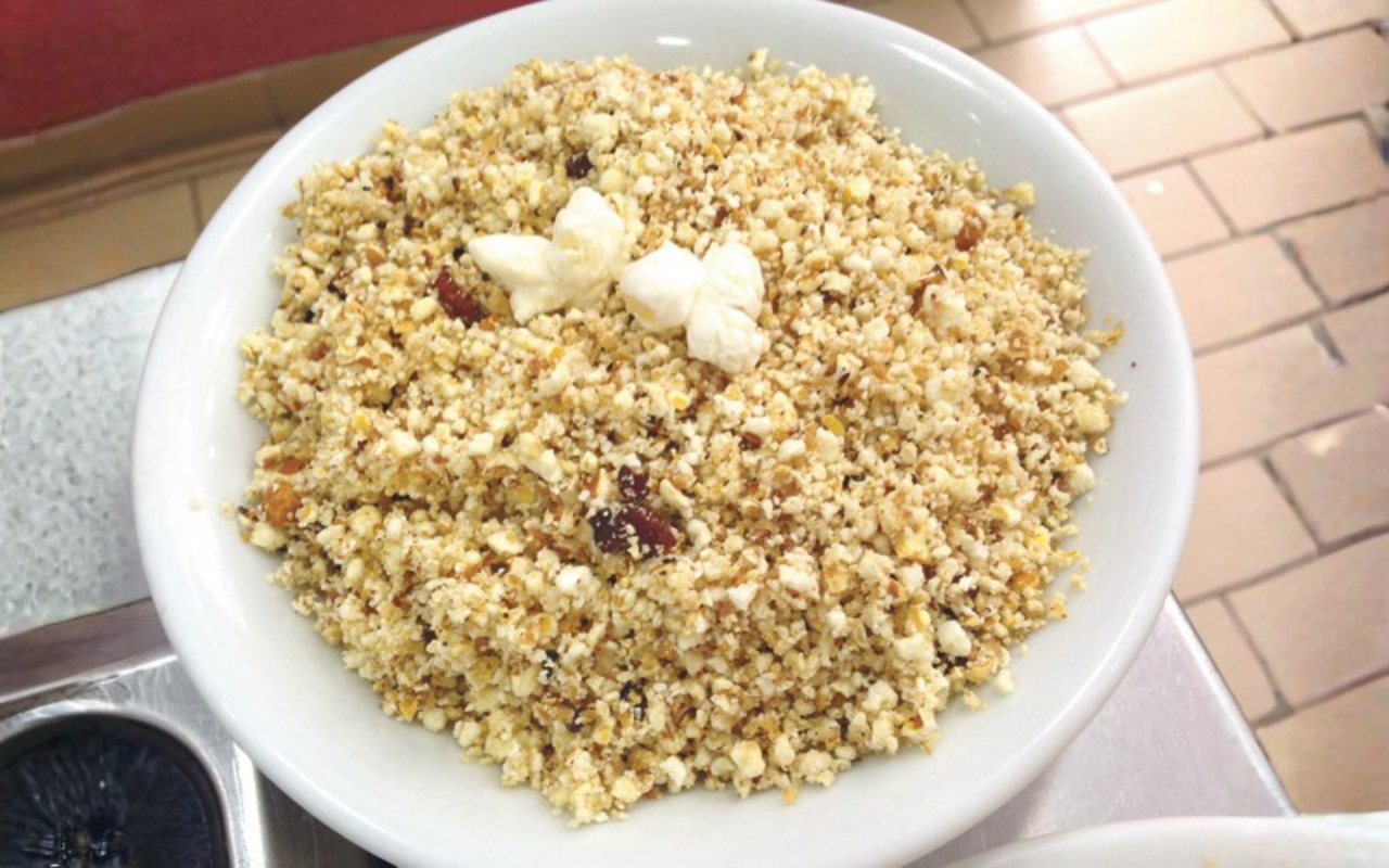 Essa Farofa de Pipoca com Bacon e Calabresa é Tão Viciante que Ninguém Deixa Sobrar – Faça pro Churrasco e Veja Sumir em Minutos!