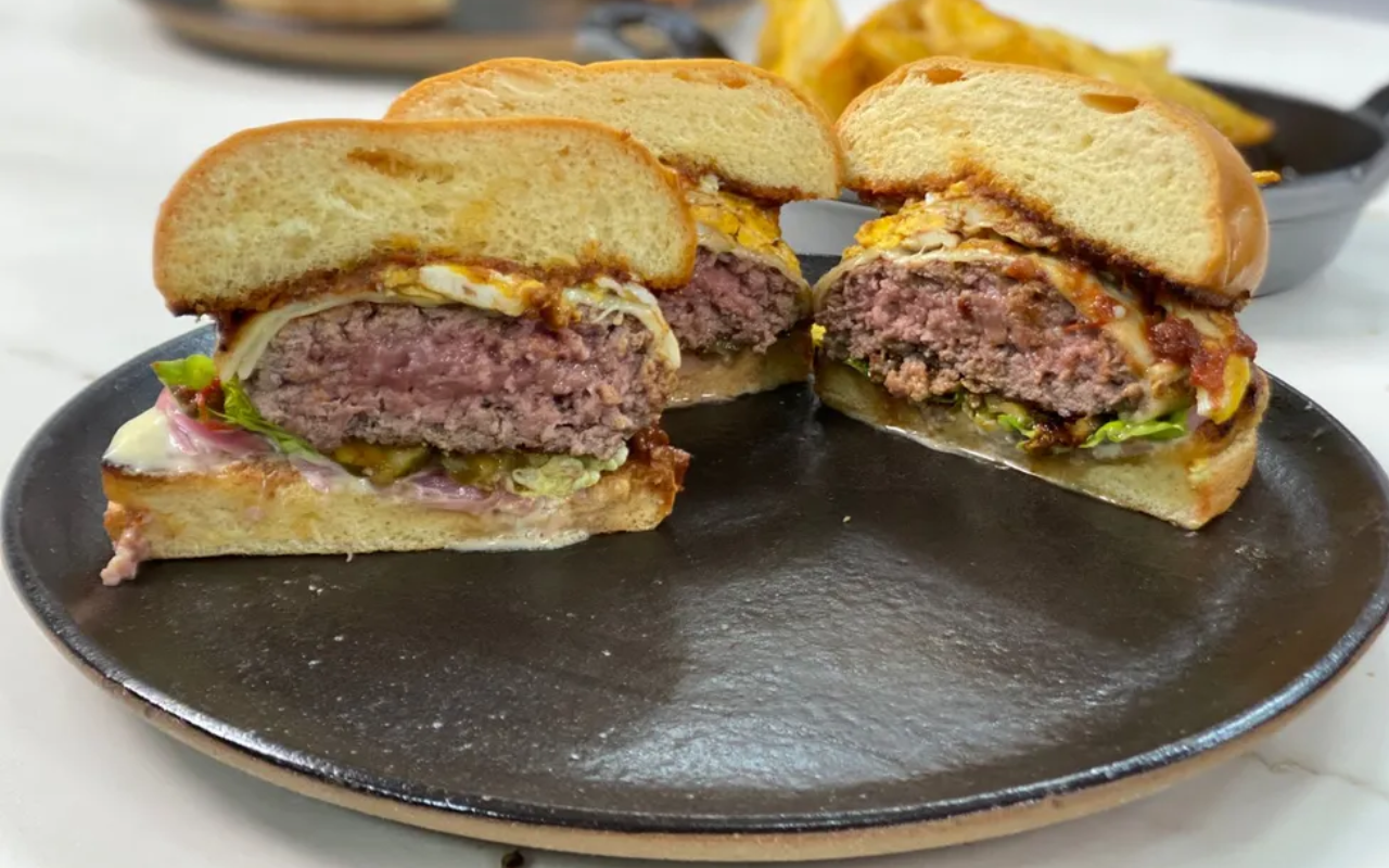 Chega de gastar com sanduíches,faça você mesma seu Hambúrguer Caseiro Especial,Suculento e Saboroso!