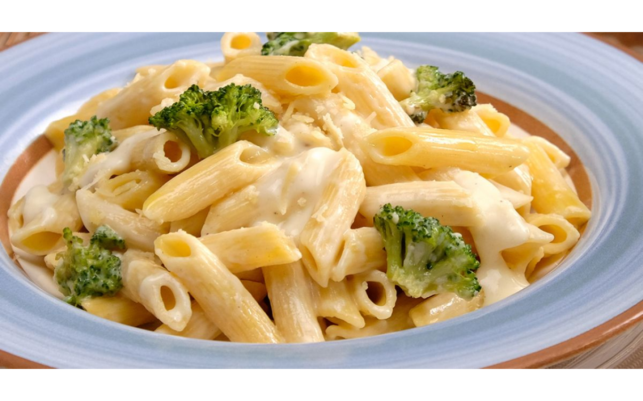Esse Penne ao Molho de Queijo com Brócolis Fica Tão Cremoso e Gostoso Que Até Criança Que Odeia Legume Pede Bis – Fiz em 15 Minutos e Virou o Queridinho da Semana!