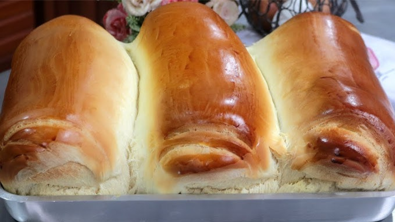 Esse Pão de Leite Fofinho é Tão Macio Que Derrete na Boca – Quando Faço, some em 5 minutos!