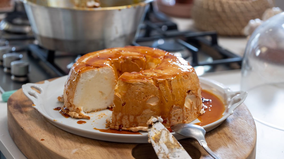 Pudim Molotof é Tão Fofinho Que Parece Nuvem e Derrete na Boca – Faço e Todo Mundo Pede a Receita!