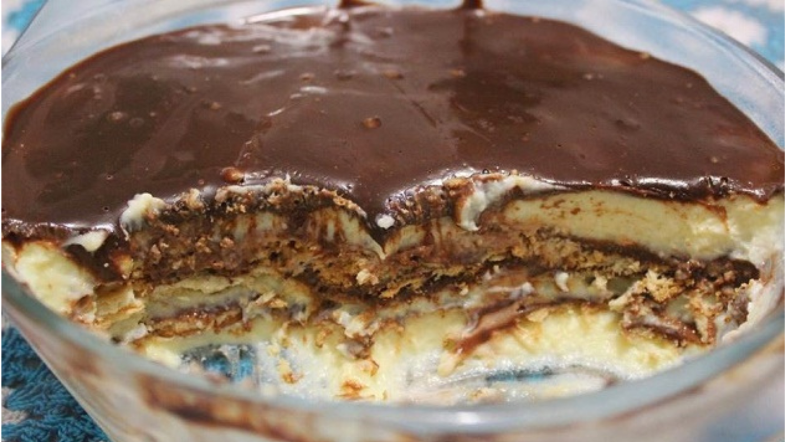 Fiz Esse Pavê Natalino com Vinho Doce e Brigadeiro Branco e a Mesa da Ceia Virou Bagunça de Tão Bom – Ninguém Conseguiu Parar de Pegar Mais!