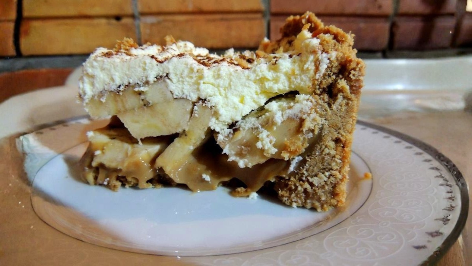 Essa Torta Misteriosa de Banana com Doce de Leite é Tão Cremosa Que Impossível Comer Só Uma Fatia!