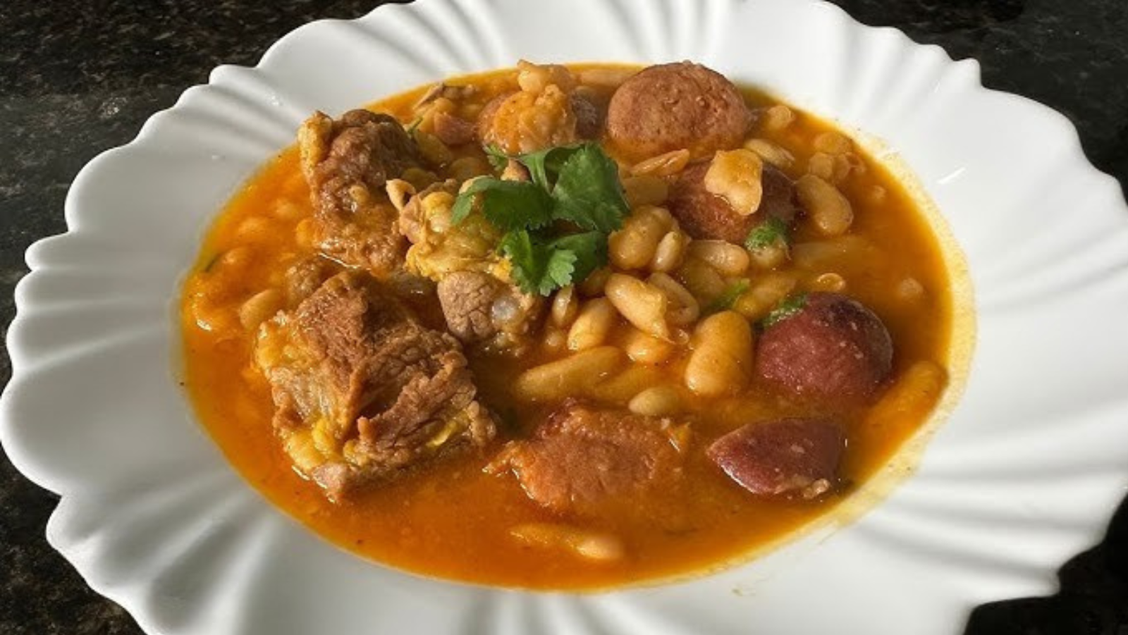 Fiz Essa Feijoada de Feijão-Branco e Todo Mundo na Mesa Pediu Repetição – É Tão Cremosa e Saborosa Que Some em Minutos!