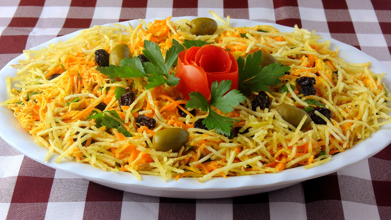 Esse Salpicão de Tender Natalino é Tão Cremoso e Colorido Que Some da Travessa Antes da Meia-Noite!