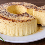 Pudim Cremoso de Leite em Forma de Anel e Sem Furinhos Que Derrete na Boca – Faço Sem Forno e Todo Mundo Pede Bis!
