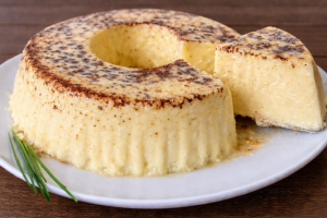 Pudim Cremoso de Leite em Forma de Anel e Sem Furinhos Que Derrete na Boca – Faço Sem Forno e Todo Mundo Pede Bis!