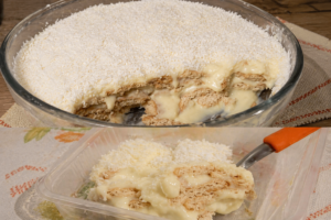 Pavê de Bolacha com Creme Branco e Coco: Camadas Molhadinhas,Derrete na Boca!