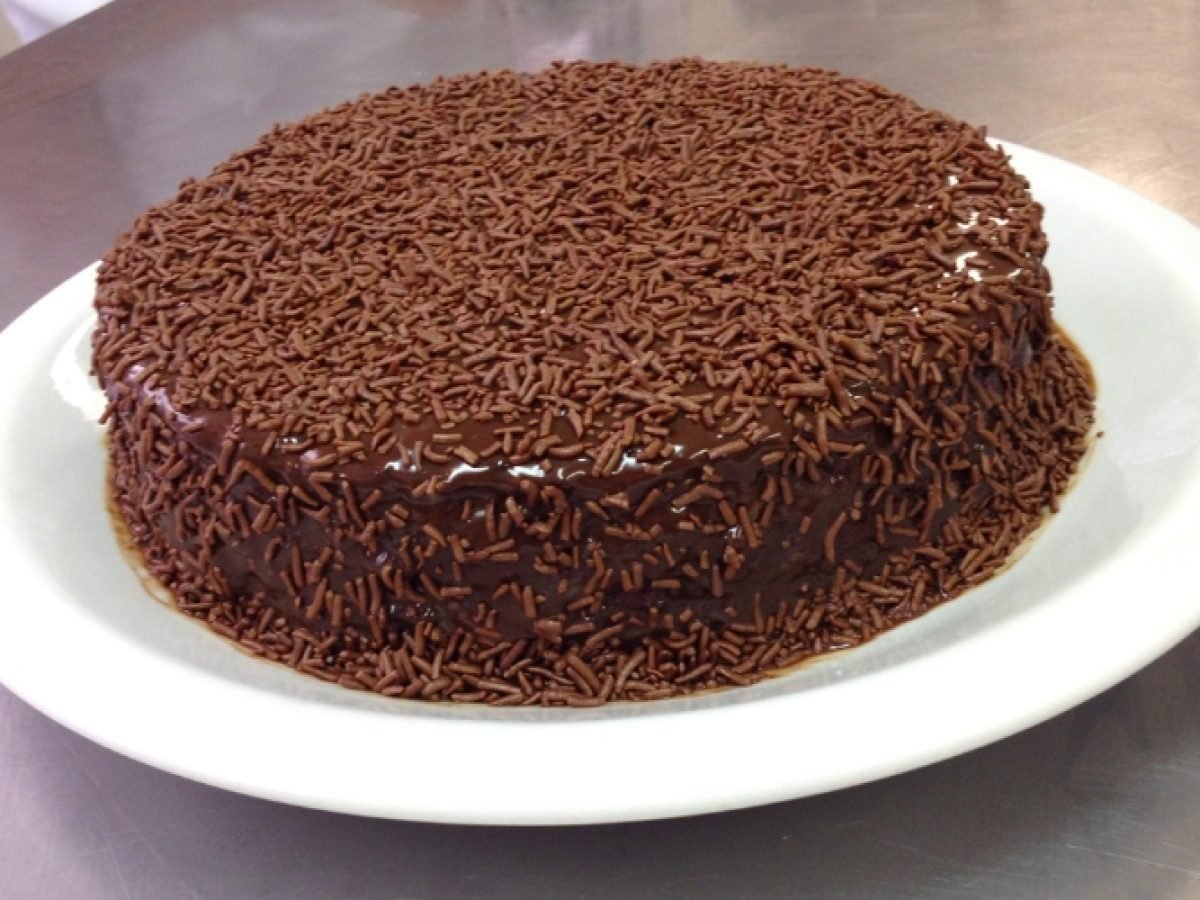 Faça agora: bolo de chocolate pronto em 20 minutos