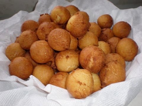 Bolinho de Chuva Caseiro Tão Fofinho e Douradinho que Some Rapidinho da Forma!